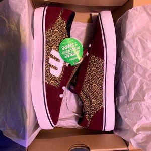Women’s Eetnies